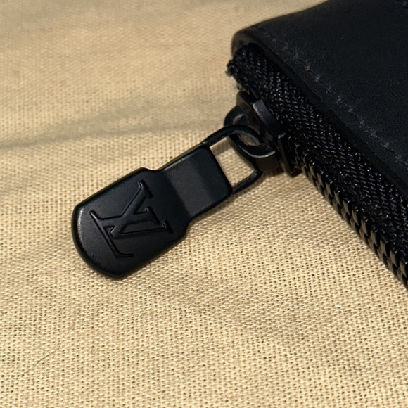 Louis vuitton monogram shadow discovery pouch wallet case - Picture 7 of 13